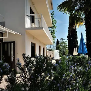 Apartman Kadmen, Ika
